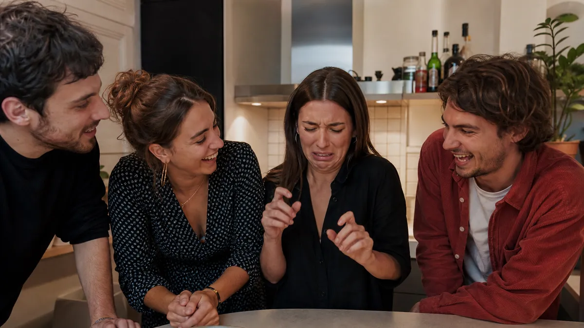 Amis réagissant à un choix peu appétissant