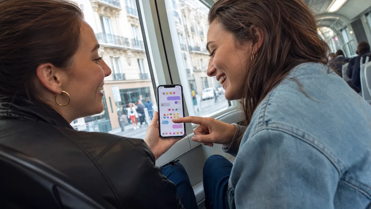 Conversation de groupe utilisée pour un jeu par messages