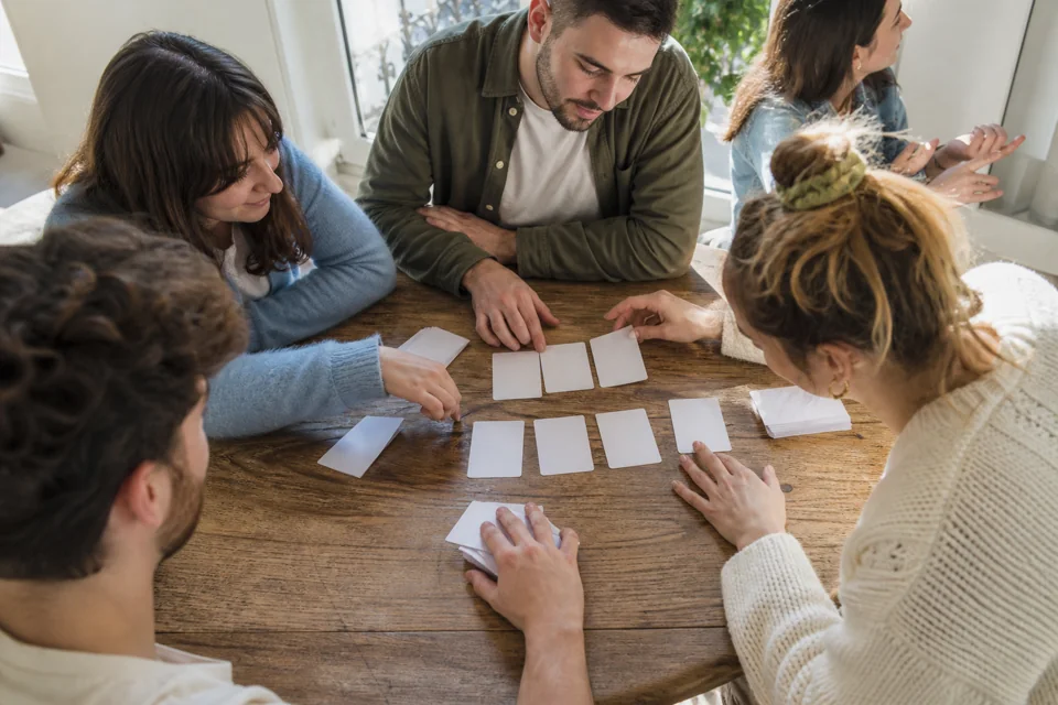 Amis sélectionnant les prochaines questions Tu préfères
