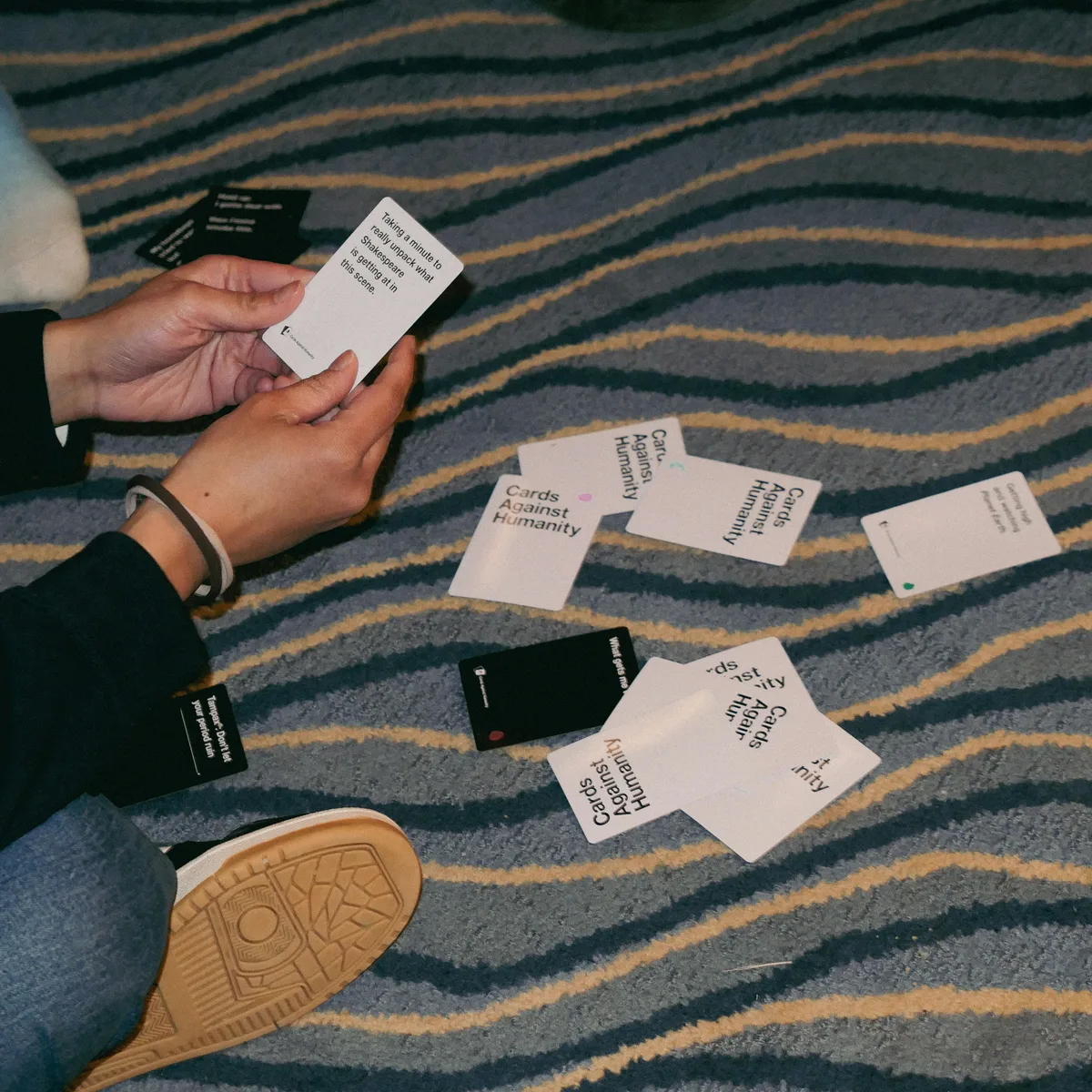 Cartes de conversation posées pour inventer des questions