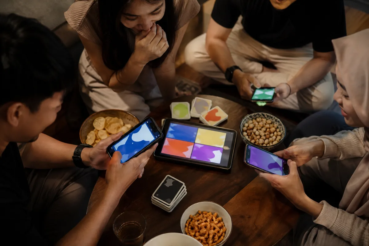Ponsel dan tablet saat teman-teman memilih caption meme