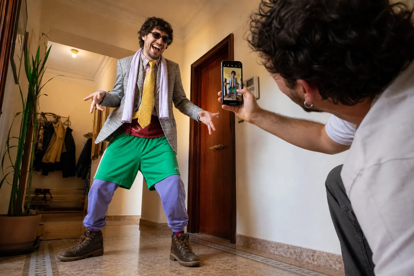 Outfit buffo in video