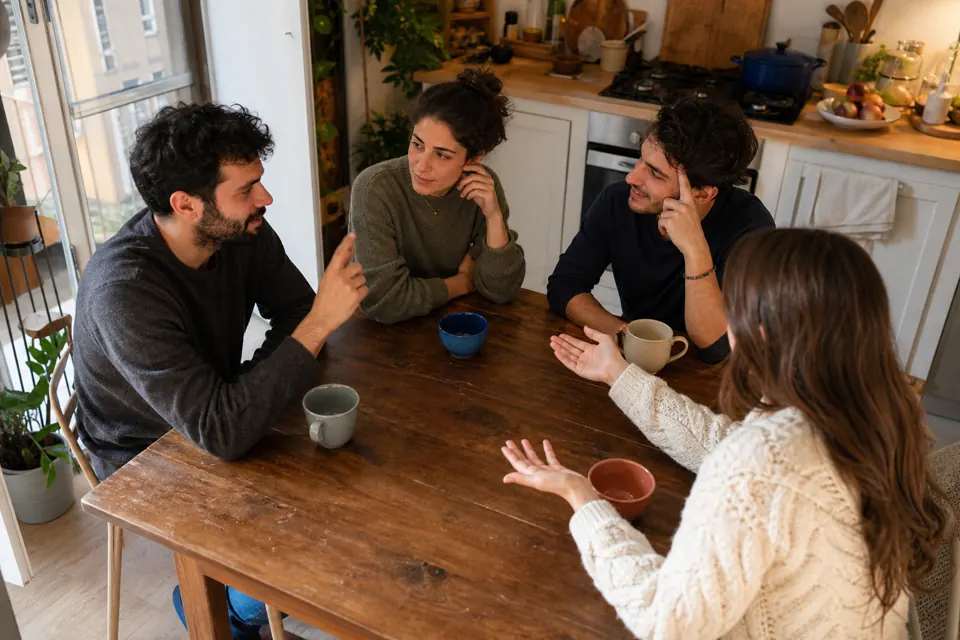 Amici scelgono tra due alternative
