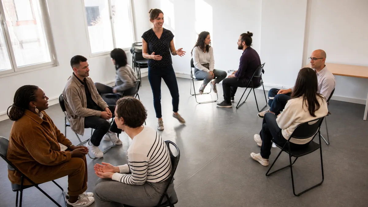 Groupe participant à un tour de questions animé
