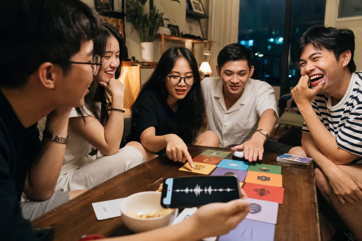 Bạn bè Việt Nam bấm chuông trong vòng đoán nhạc