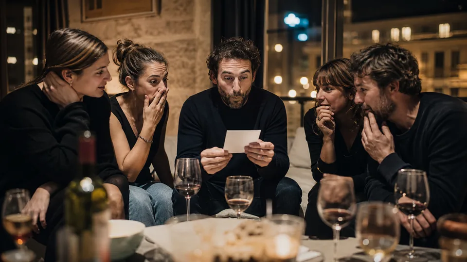 Amis surpris par une question difficile