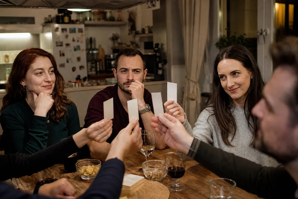 Játékosok egy kormányjelölésről szavaznak