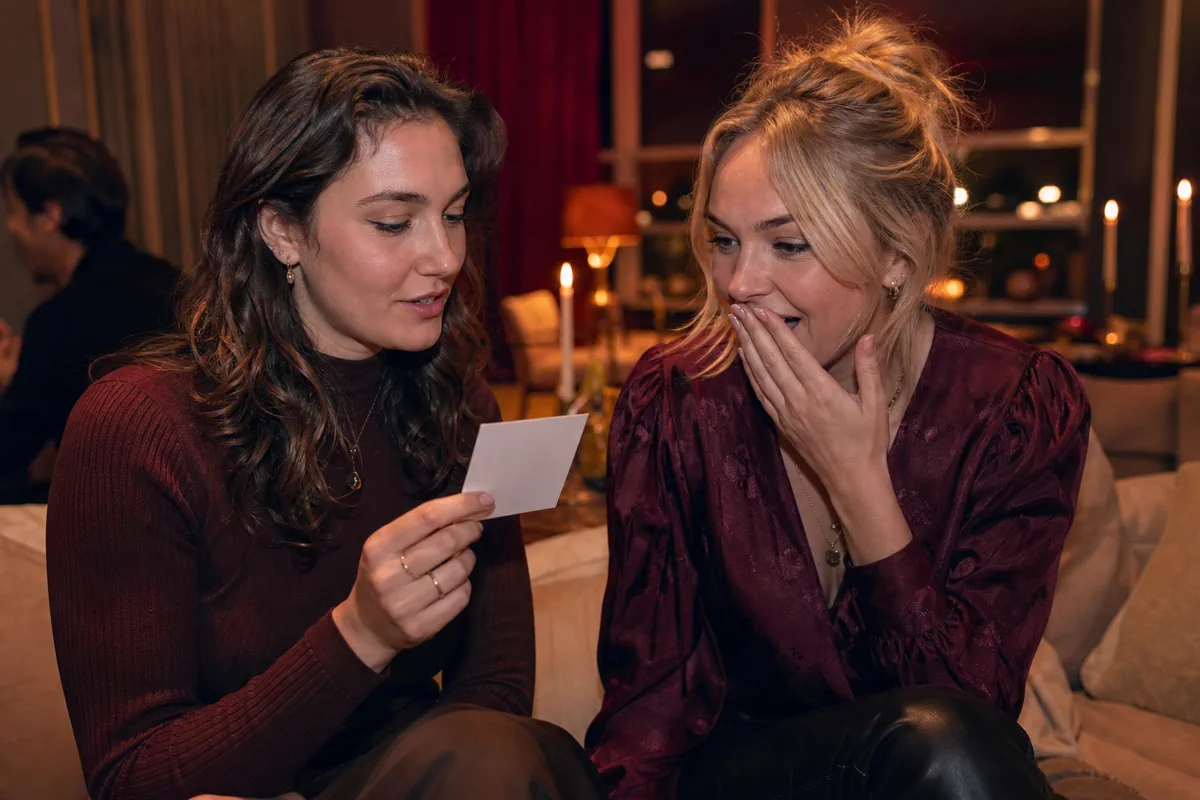 Twee vrienden bespreken een persoonlijke vraag
